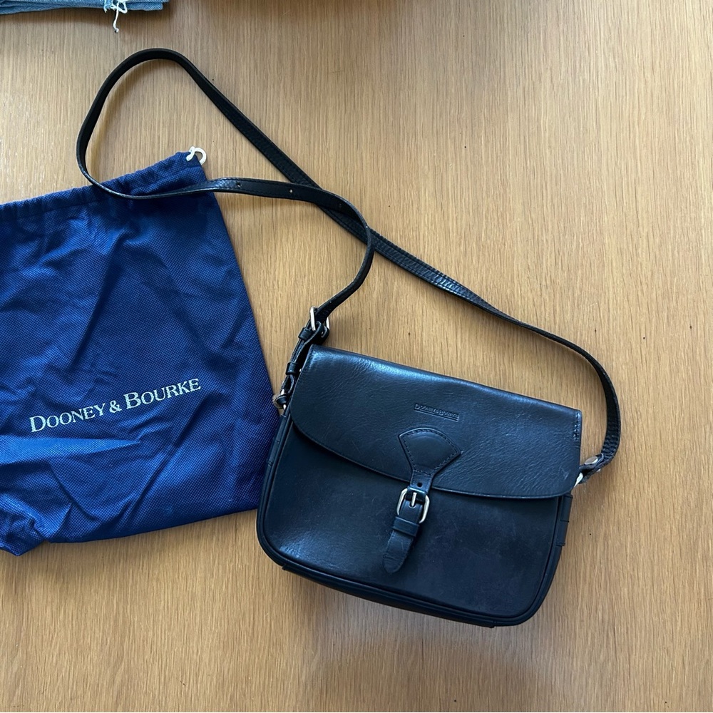 Vintage Dooney & Bourke leather crossbody